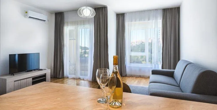 Izdavanje, garsonjera, 34m², Bečići, Budva