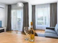 Izdavanje, garsonjera, 34m², Bečići, Budva - image 1