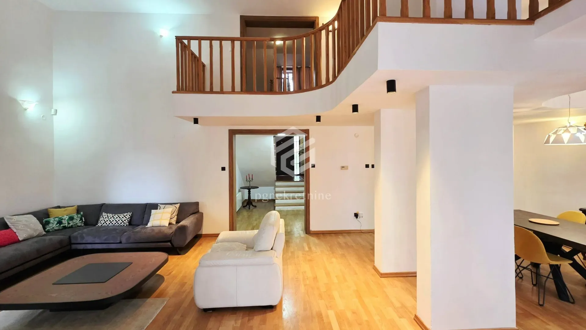 Rent, house, 285m², Gorica C, Podgorica