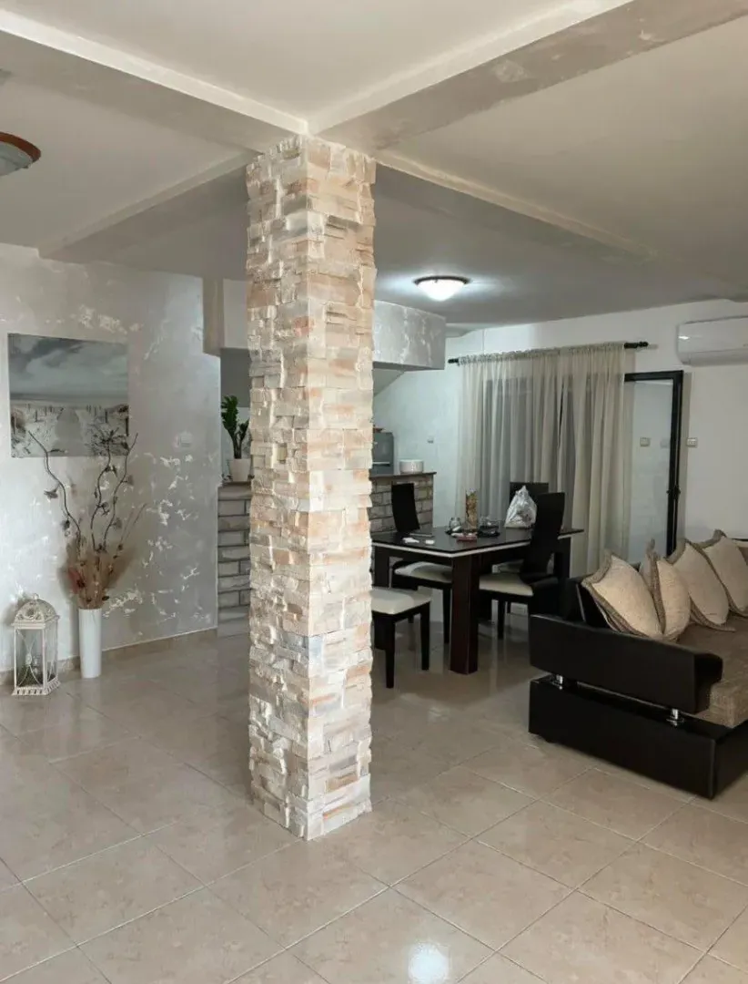 Izdavanje, trosoban stan, 100m², Mrčevac, Tivat