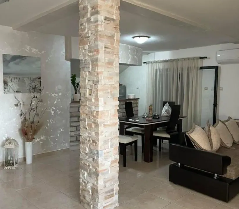 Izdavanje, trosoban stan, 100m², Mrčevac, Tivat