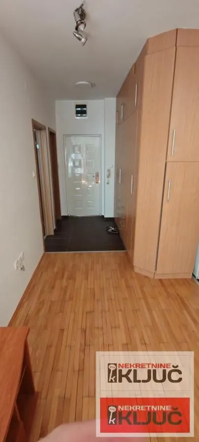 Izdavanje, jednosoban stan, 43m², Novo naselje, Novi Sad