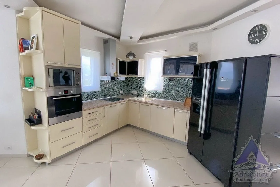 Prodaja, kuća, 525m², Radovići, Tivat