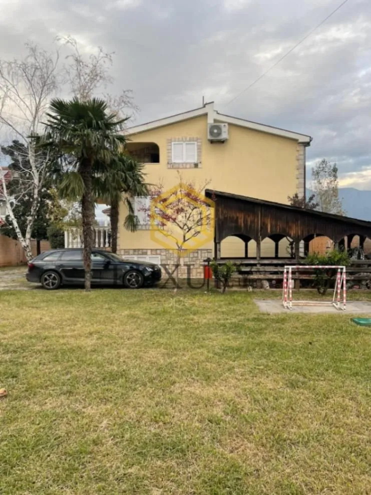 Rent, house, 300m², Masline, Podgorica