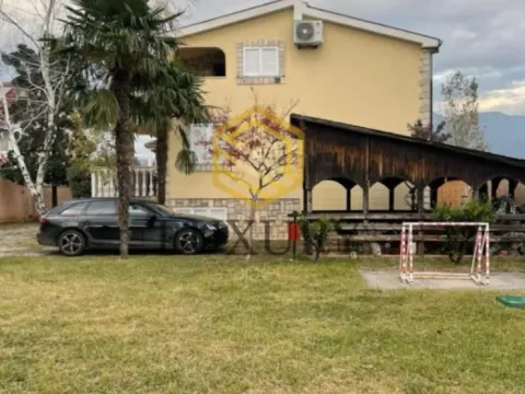 Izdavanje, kuća, 300m², Masline, Podgorica - image 2