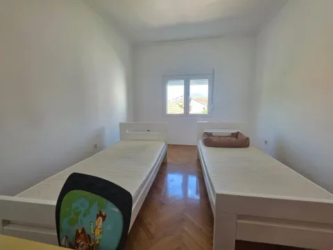 Izdavanje, trosoban stan, 130m², Preko Morače, Podgorica - image 9