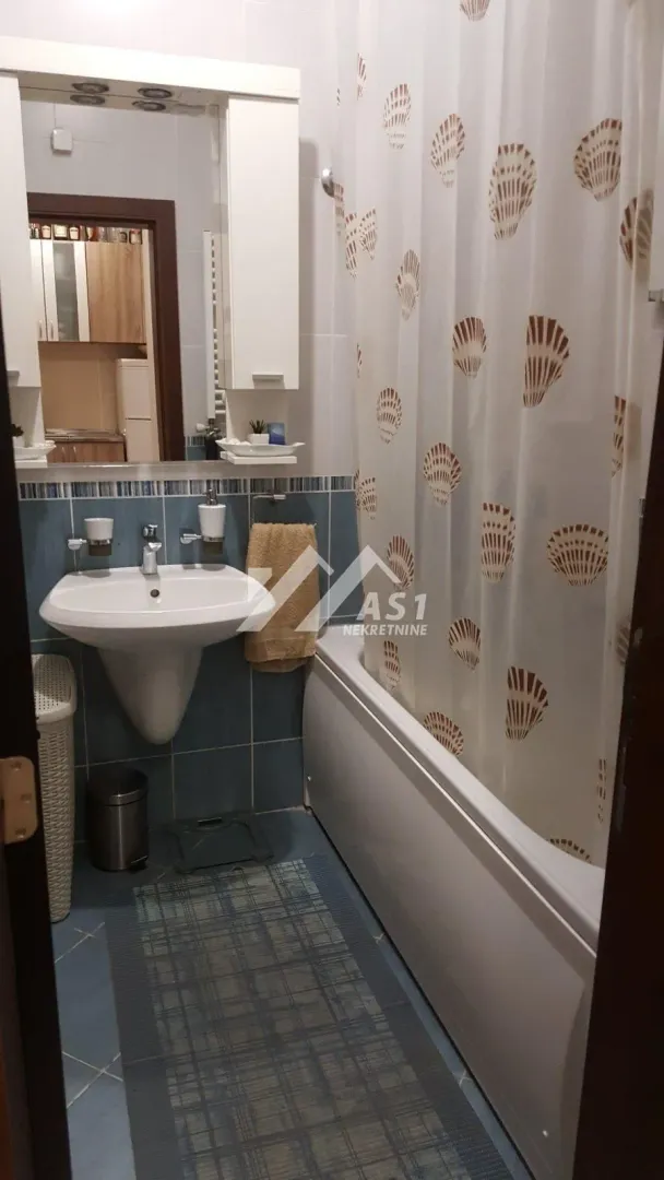 Izdavanje, jednosoban stan, 40m², Grbavica, Novi Sad Sve Podlokacije