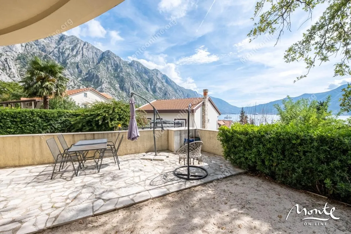 Prodaja, dvosoban stan, 79m², Orahovac, Kotor