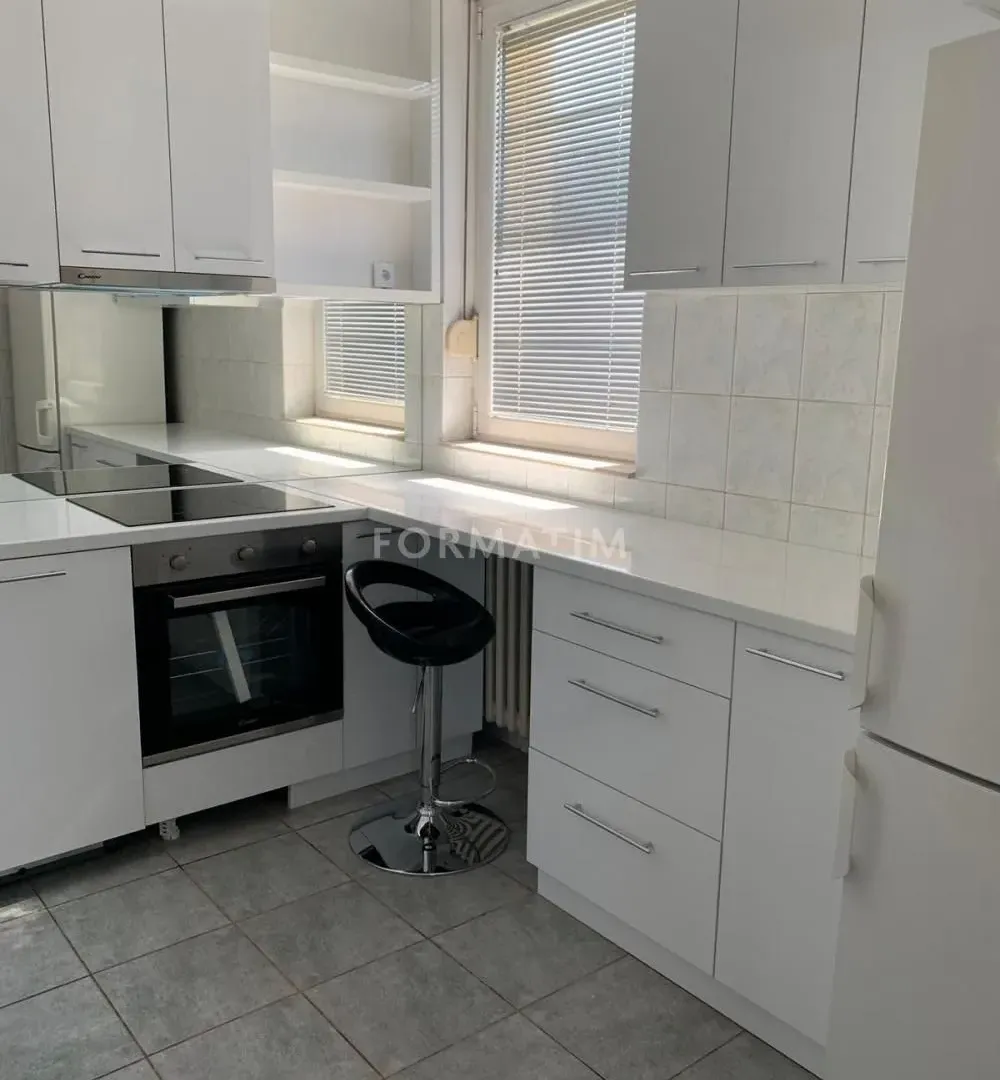 Izdavanje, četvorosoban stan, 125m², Savski Venac, Beograd