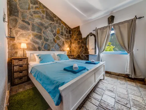 Izdavanje, kuća, 200m², Kotor, Crna Gora - image 12