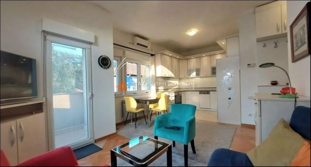 Izdavanje, stan, 44m², Vračar Sve Podlokacije, Beograd