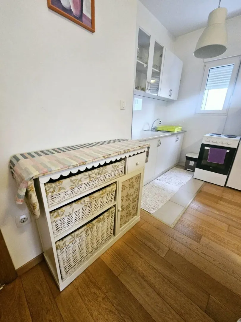 Izdavanje, jednosoban stan, 49m², Blok 9, Podgorica