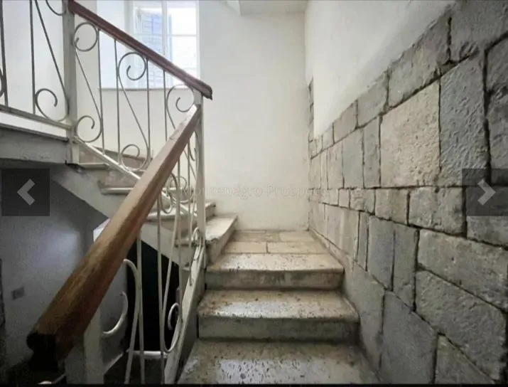 Prodaja, dvosoban stan, 84m², Stari Grad Kotor, Kotor
