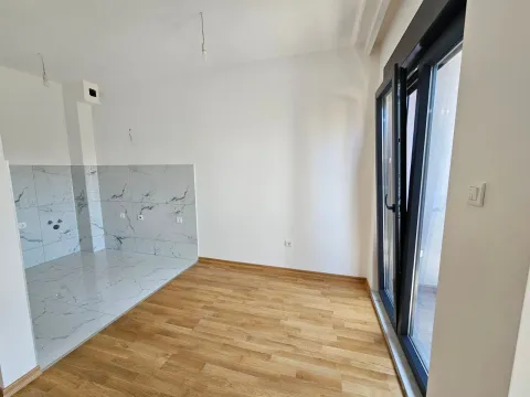 Izdavanje, jednosoban stan, 50m², Momišići, Podgorica - image 10