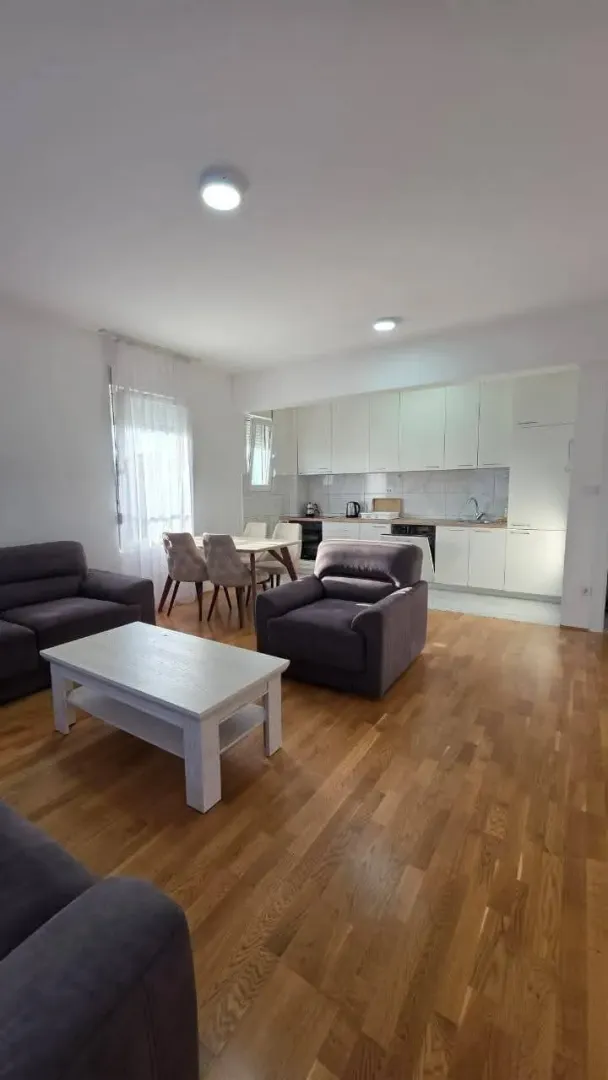 Prodaja, dvosoban stan, 70m², 1 maj, Podgorica