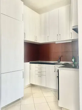 Rent, one bedroom apartment, 72m², Centar, Budva - image 2