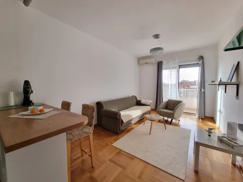 Rent, one bedroom apartment, 44m², Budva, Crna Gora - image 15