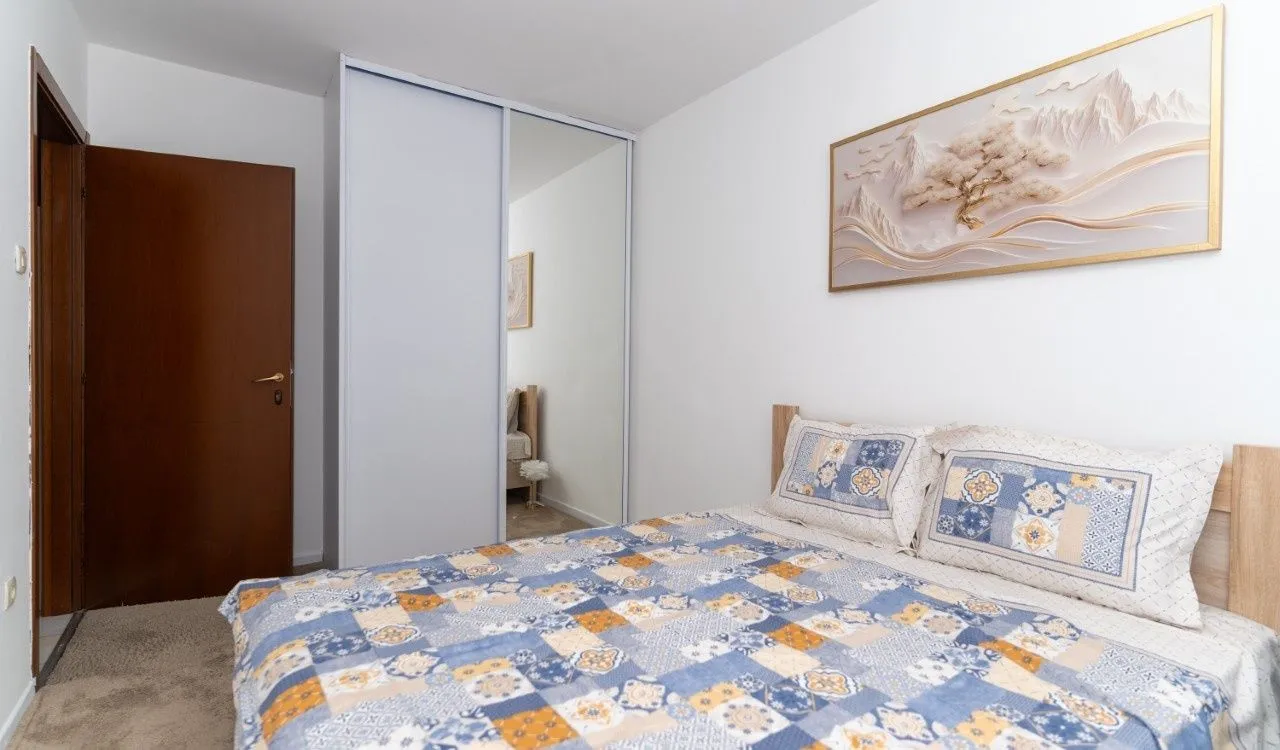 Izdavanje, trosoban stan, 200m², Gorica C, Podgorica