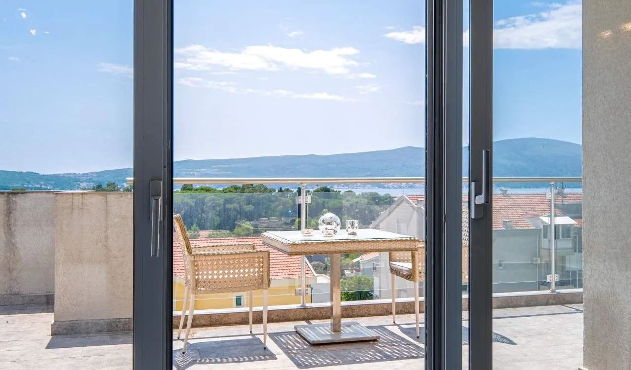 Prodaja, trosoban stan, 116m², Centar, Tivat