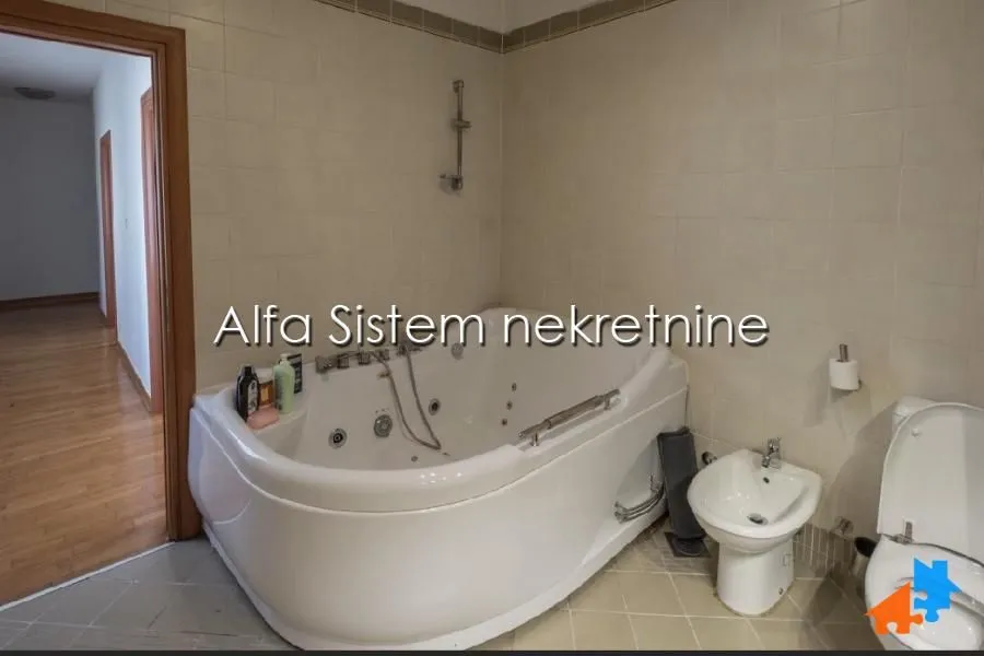 Izdavanje, kuća, 300m², Savski Venac, Beograd