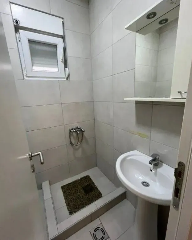 Izdavanje, dvosoban stan, 52m², Zabjelo, Podgorica