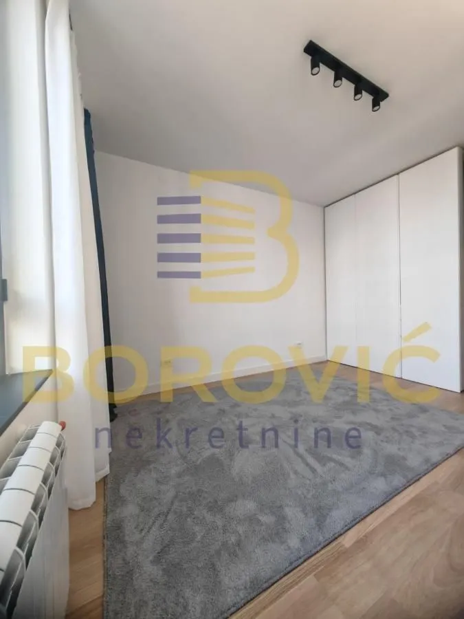 Izdavanje, četvorosoban stan, 115m², Savski Venac, Beograd