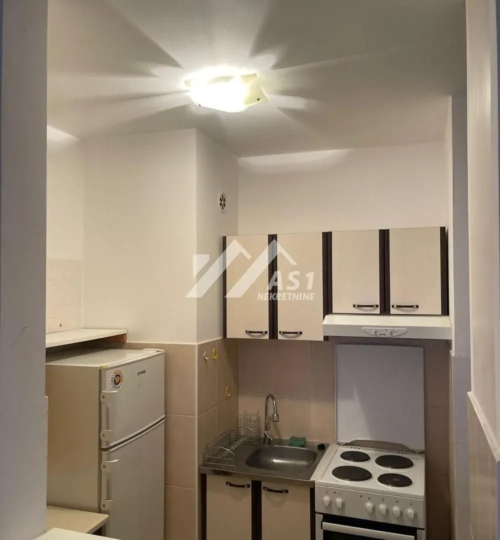 Izdavanje, jednosoban stan, 40m², Rotkvarija, Novi Sad Sve Podlokacije