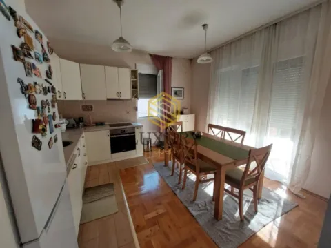 Izdavanje, kuća, 120m², Tološi, Podgorica - image 12