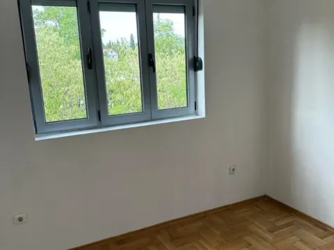 Izdavanje, dvosoban stan, 60m², Centar, Podgorica - image 7