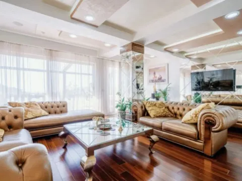 Prodaja, trosoban stan, 400m², Centar, Budva - image 12