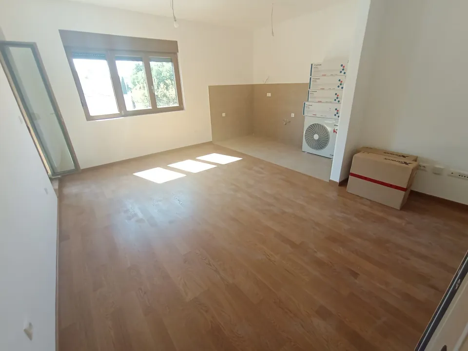 Izdavanje, poslovni prostor, 85m², Centar, Podgorica