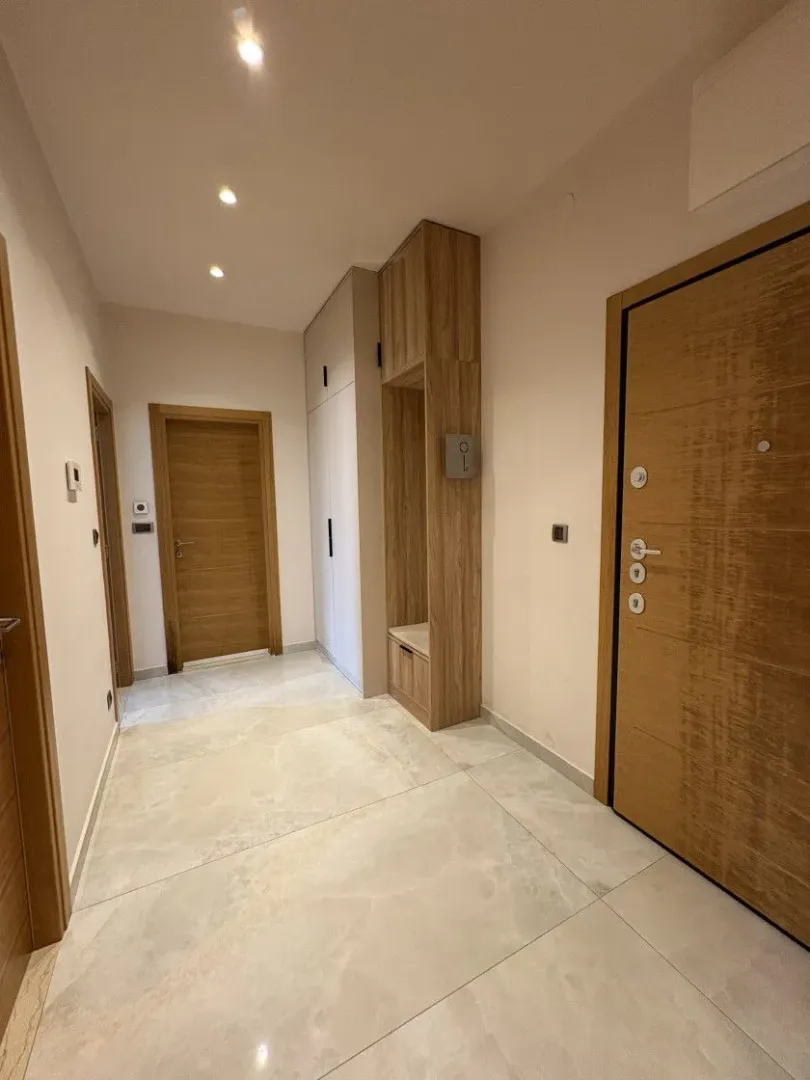 Izdavanje, dvosoban stan, 75m², City Kvart, Podgorica