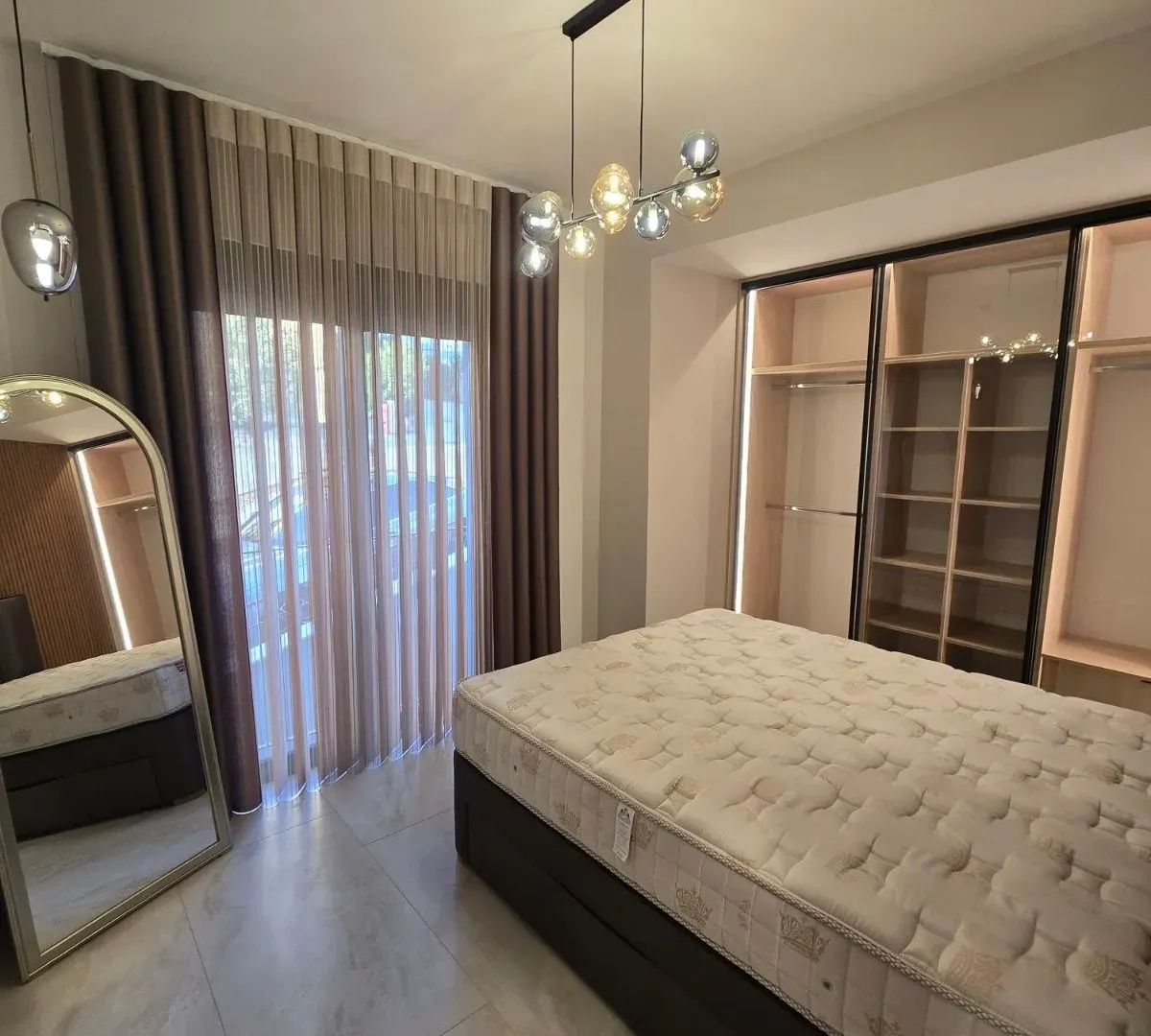 Izdavanje, dvosoban stan, 75m², Pod Kuk, Tivat