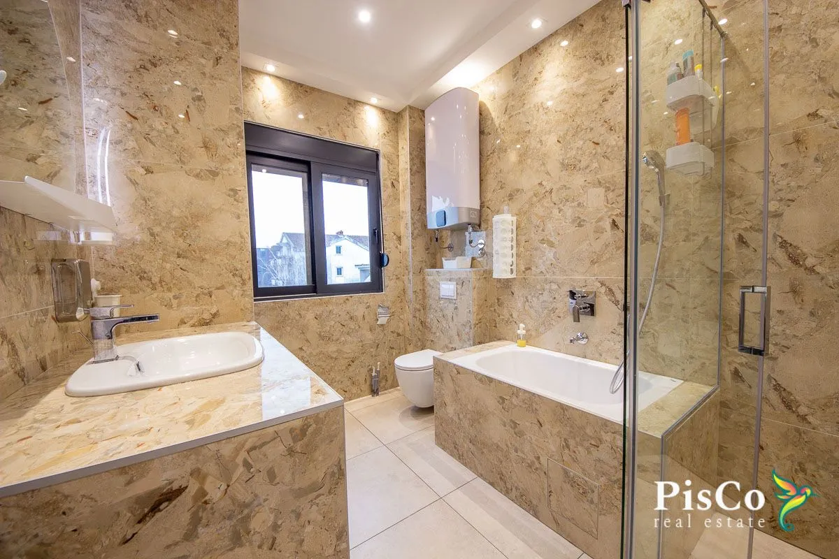 Prodaja, kuća, 270m², Podgorica, Crna Gora