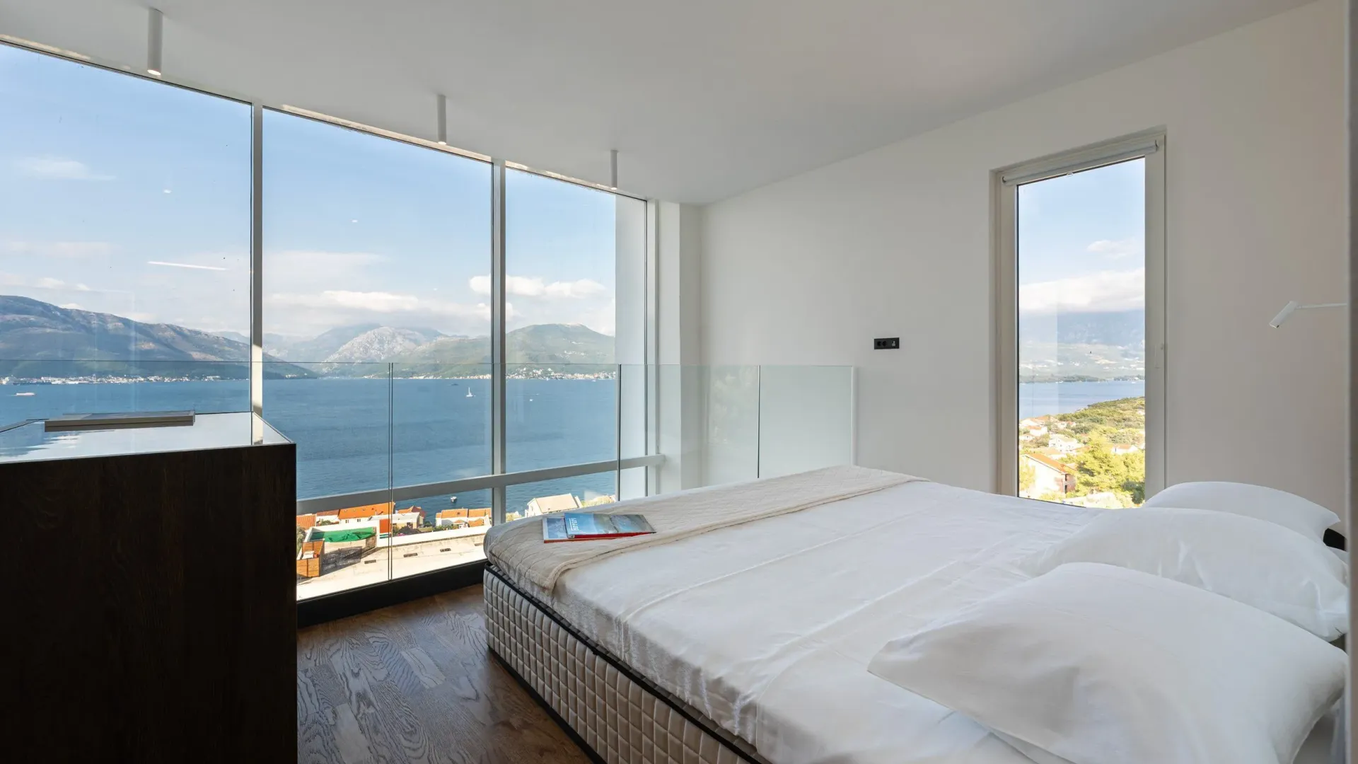 Rent, one bedroom apartment, 68m², Krašići, Tivat