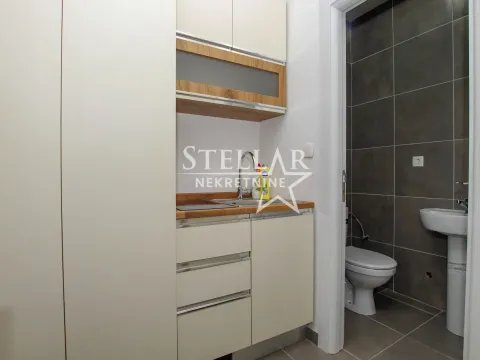 Rent, office space, 54m², Central Point, Podgorica - image 3