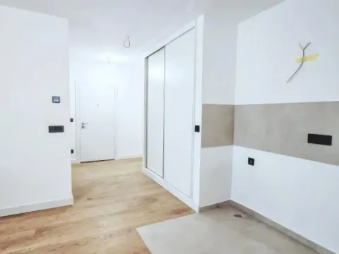 Prodaja, trosoban stan, 75m², Banovo Brdo, Beograd - image 3