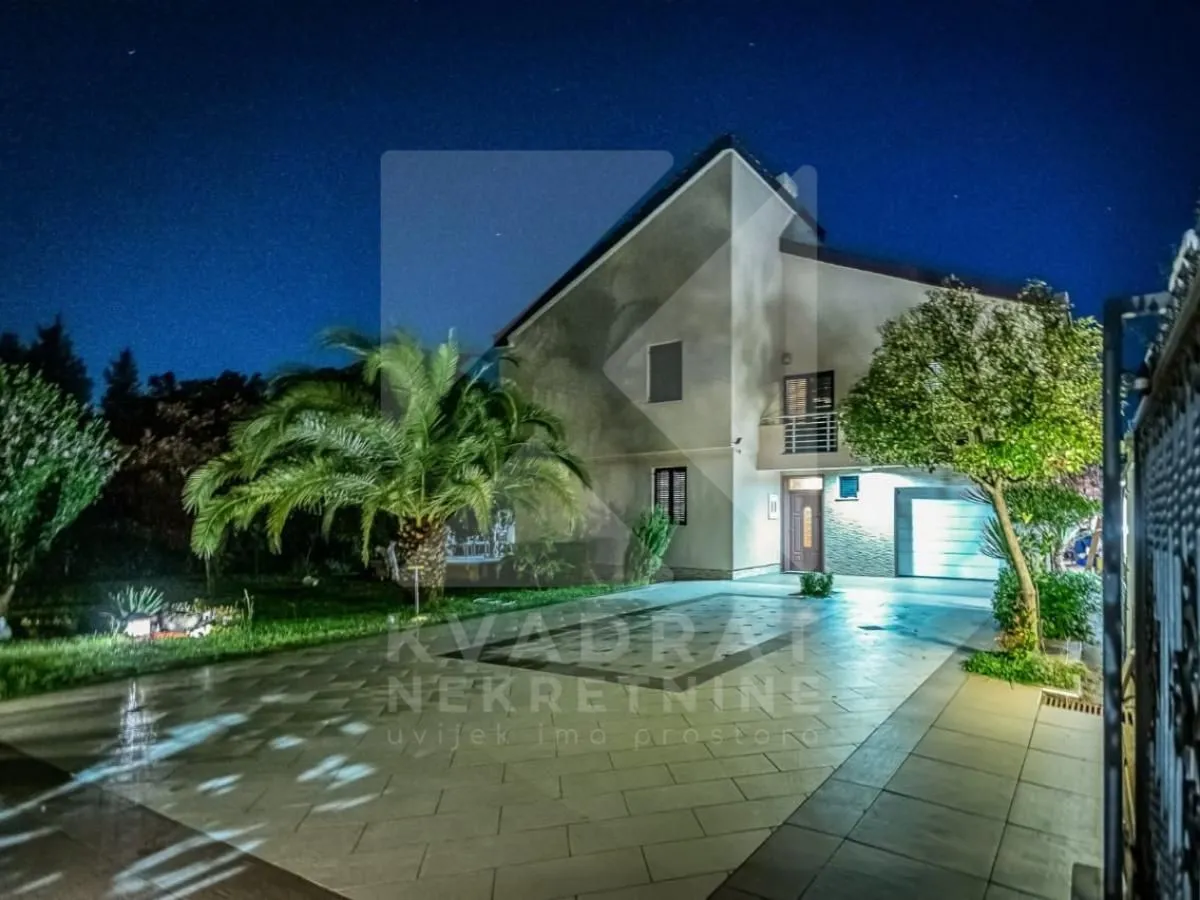 Sale, house, 280m², Masline, Podgorica