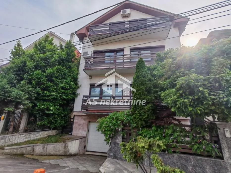 Izdavanje, kuća, 360m², Voždovac Sve Podlokacije, Beograd