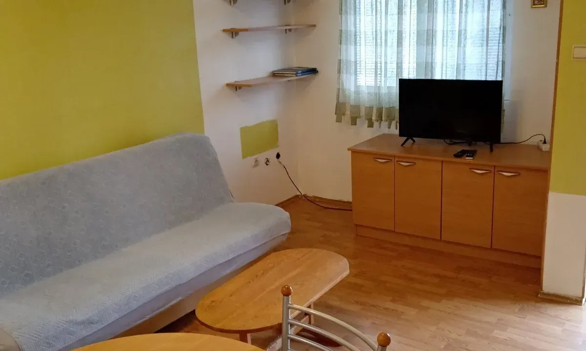 Izdavanje, jednosoban stan, 31m², Velji Vinogradi, Budva