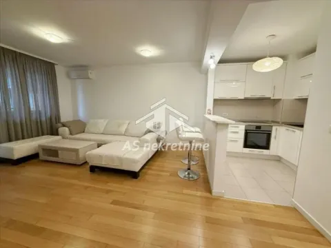 Stan in Novi Beograd Blok 67