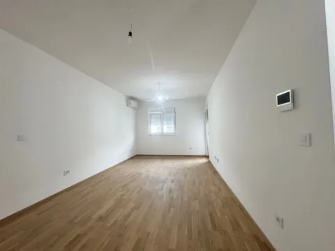 Prodaja, jednosoban stan, 48m², Stari Aerodrom, Podgorica - image 9