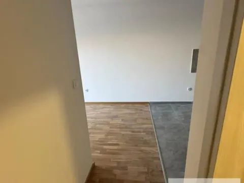 Prodaja, trosoban stan, 67m², Centar, Stara Pazova - image 9