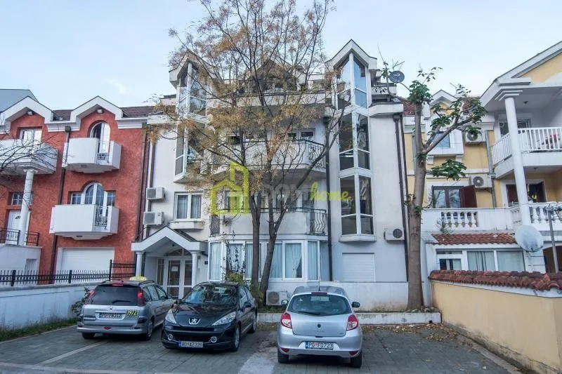 Rent, three bedroom apartment, 200m², Gorica C, Podgorica