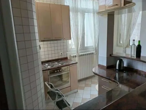 Izdavanje, trosoban stan, 80m², Centar, Podgorica - image 2