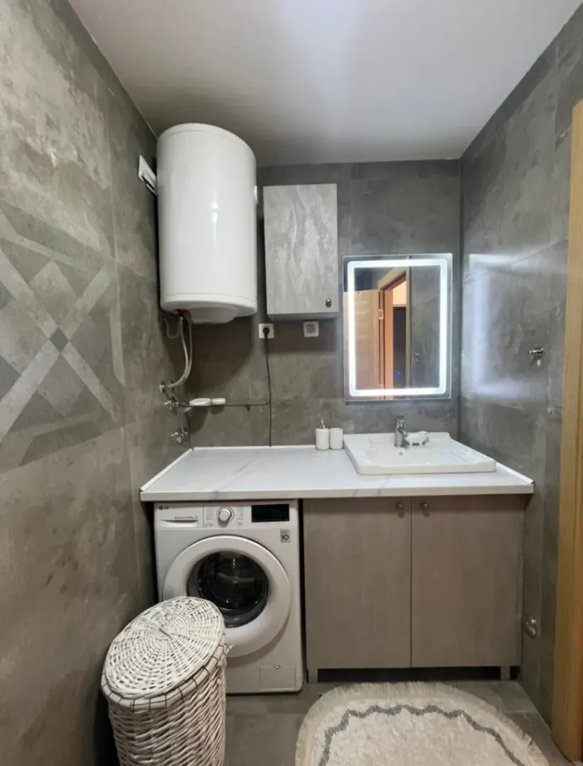 Izdavanje, jednosoban stan, 42m², Pobrežje, Podgorica