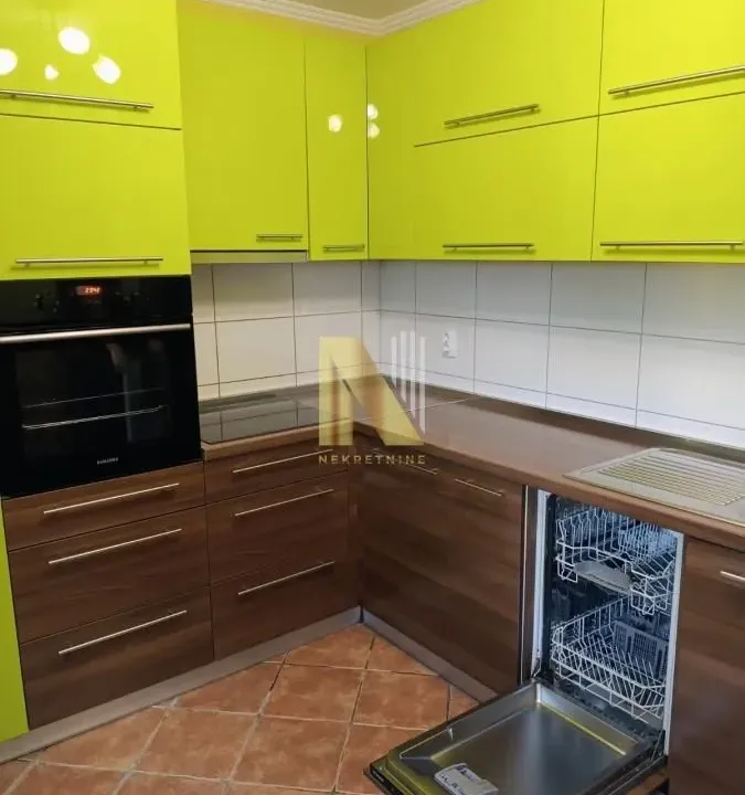 Prodaja, trosoban stan, 80m², Prozivka, Subotica