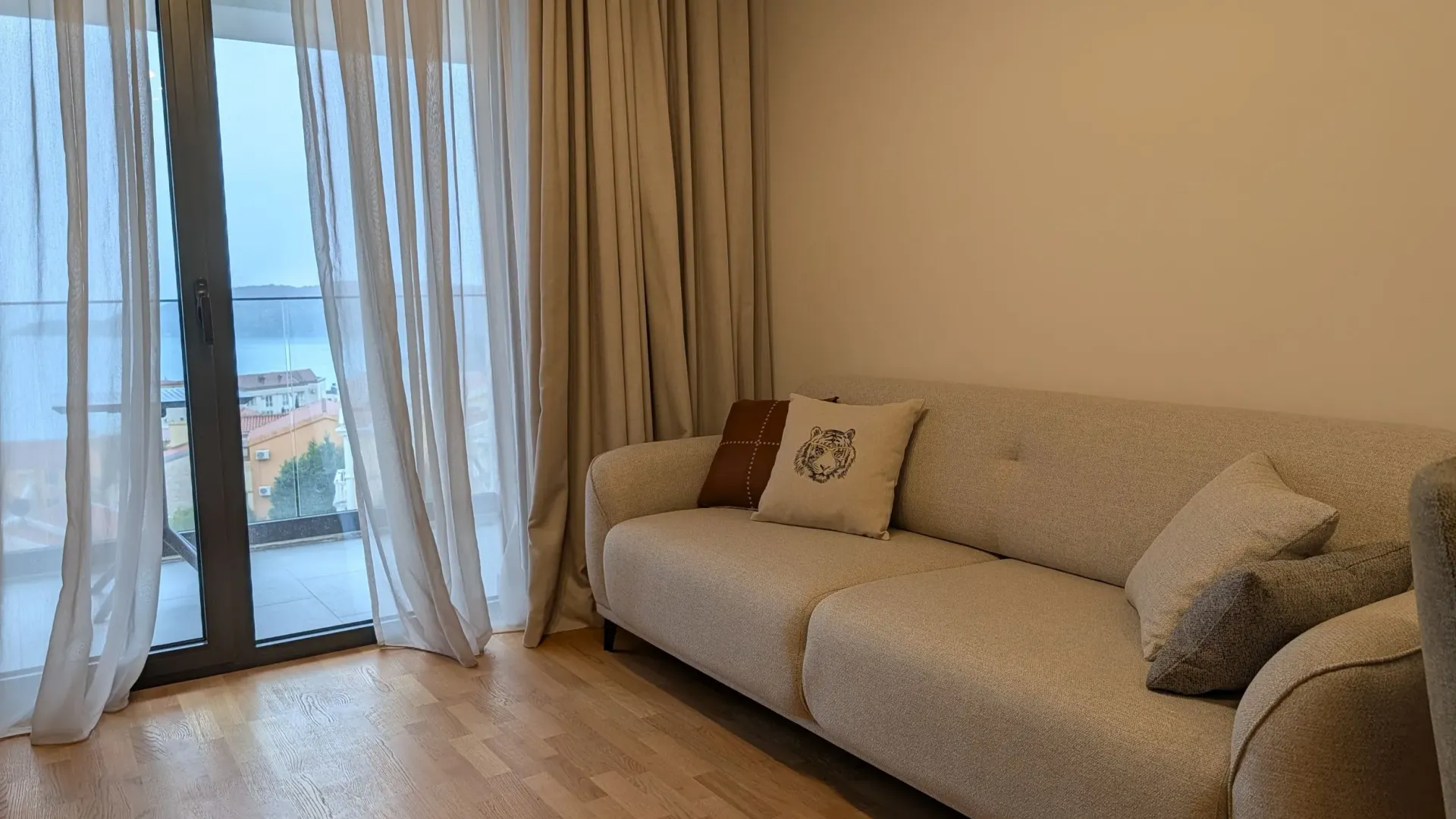 Rent, three bedroom apartment, 58m², Bečići, Budva