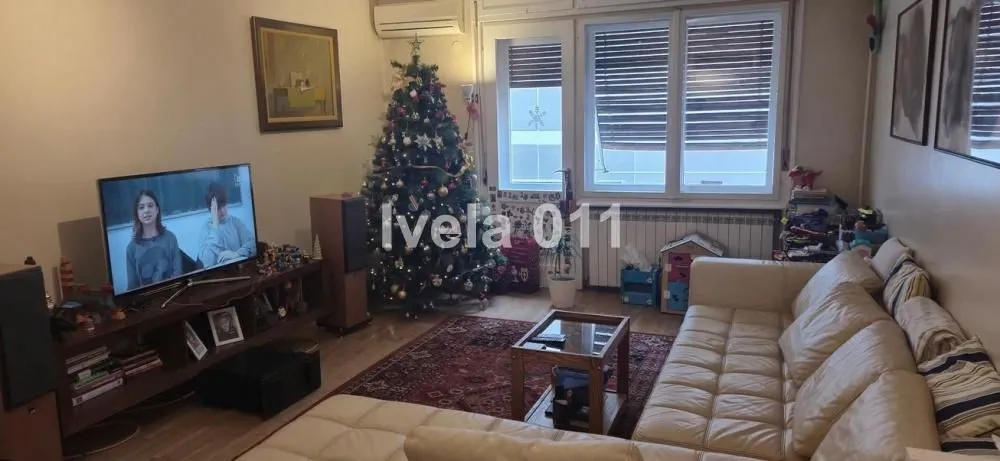 Sale, two bedroom apartment, 72m², Kalenić Pijaca, Vračar Sve Podlokacije