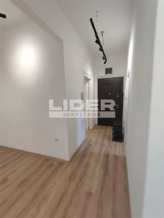 Izdavanje, dvosoban stan, 40m², Savski Venac, Beograd